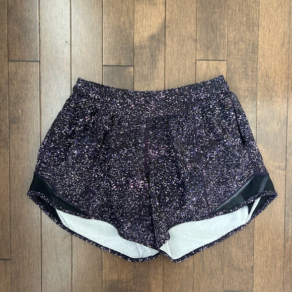 Lululemon Hotty Hot Shorts - Picture 1 of 3